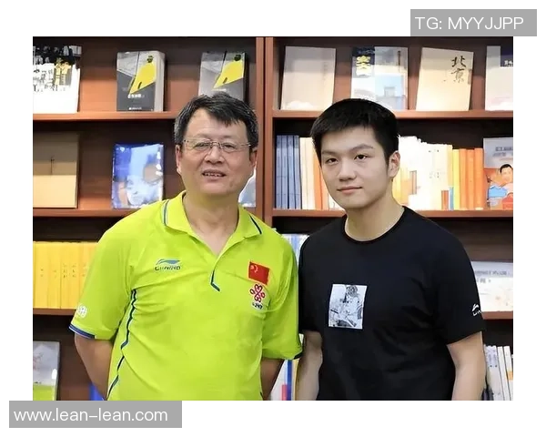 吴敬平评论樊振东反手发球首次亮相大赛展现新突破潜力